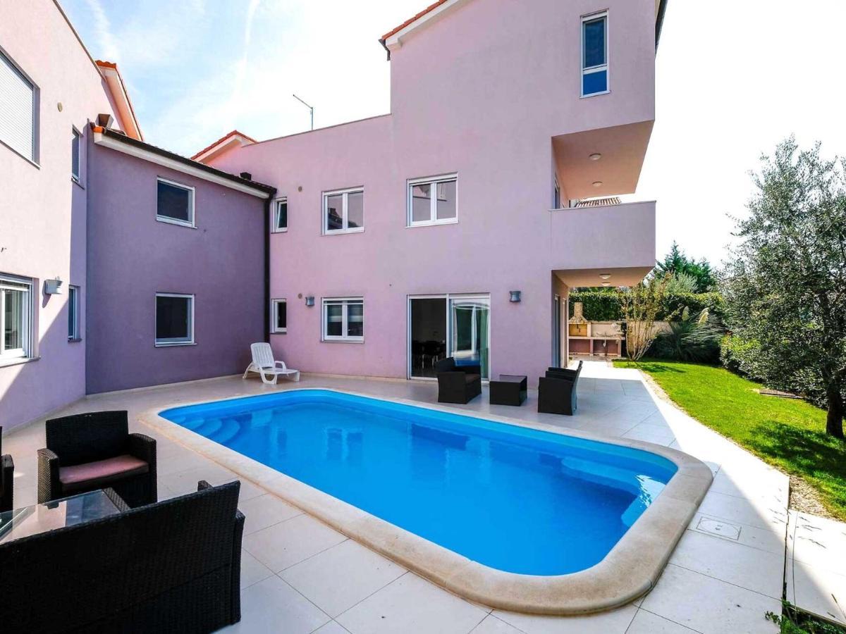 Attractive Apartment In Banjole With Swimming Pool Exterior foto